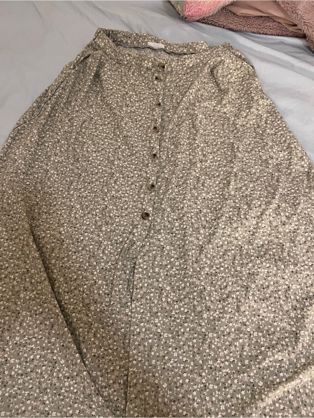 Button-Front Floral skirt in Light Olive